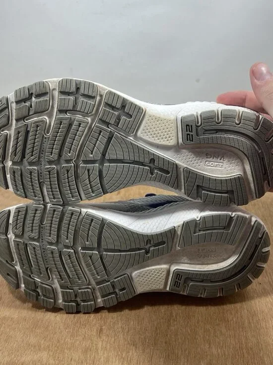 Brooks Adrenaline GTS 22 Womens Size 9.5 Grey Running Shoes - Picture 6 of 9